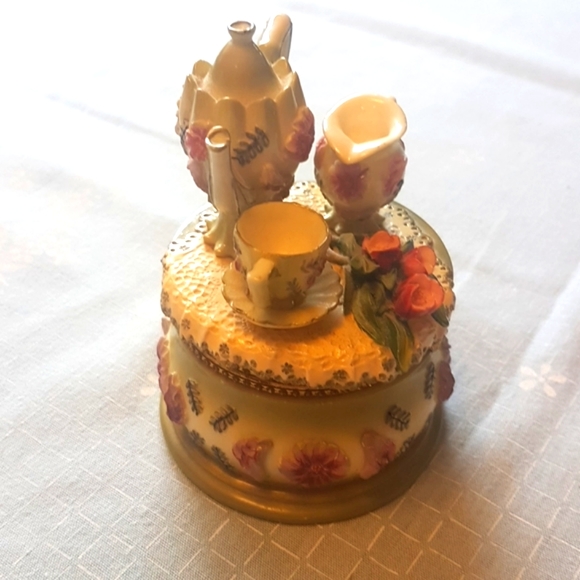 Vintage Tiny Trinket Box - Picture 8 of 12
